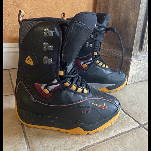 Nike Snowboard Boots - Picture 3 of 8